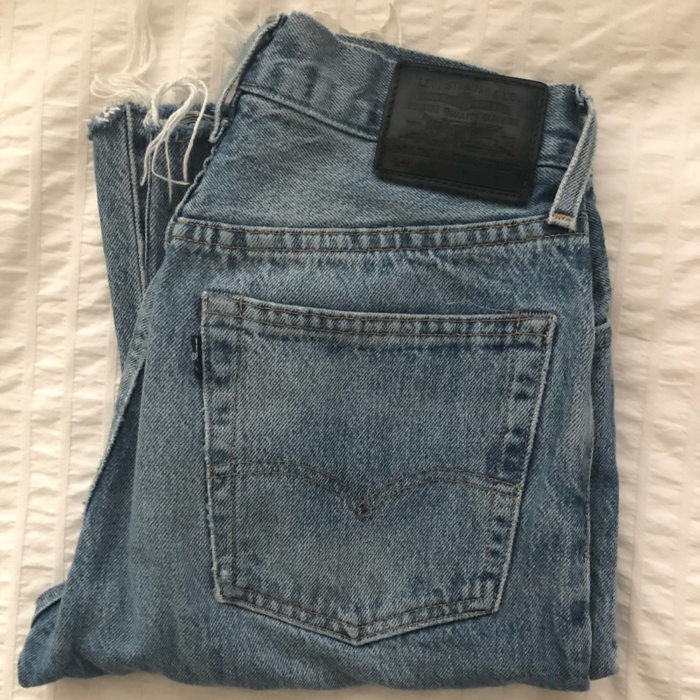 SUPER CUTE LEVIS